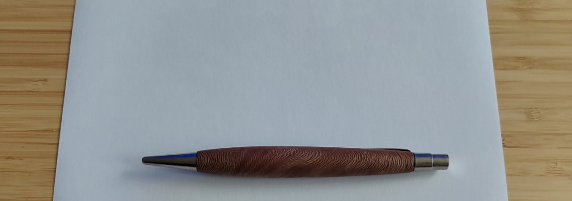 Kugelschreiber auf weißem Blatt Papier