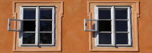 Zwei geöffnete Fenster