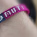 Armband mit Aufschrift "Hab Mut"