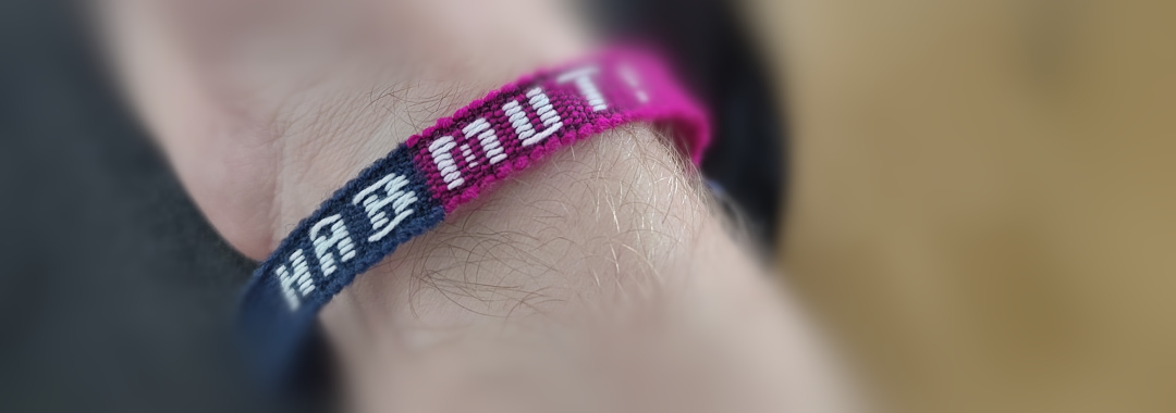 Armband mit Aufschrift "Hab Mut"